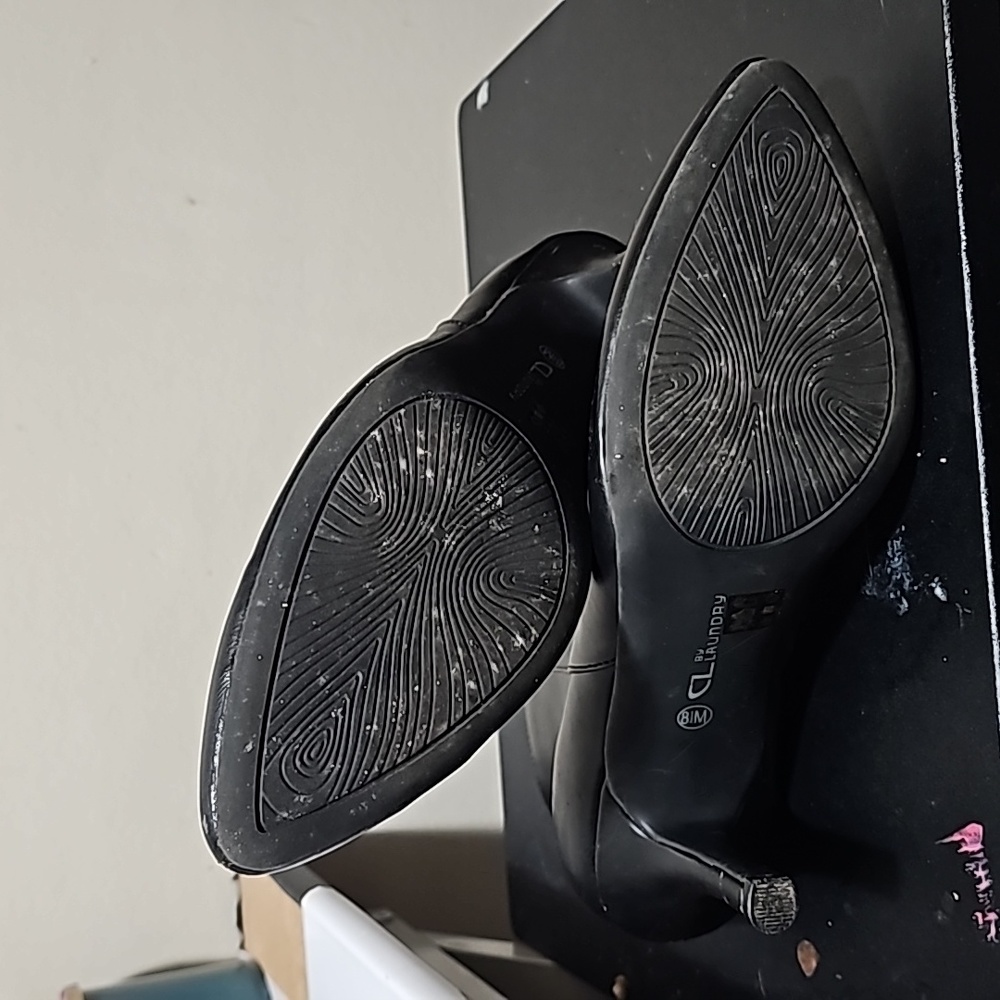 Heels - Picture 2 of 3